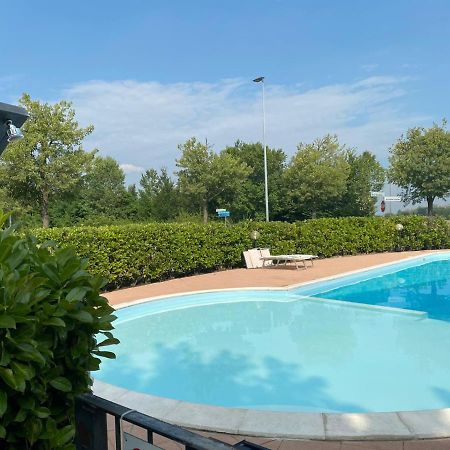 Appartamento Il Faro Con Giardino In Residence Con Piscina Desenzano del Garda Eksteriør billede