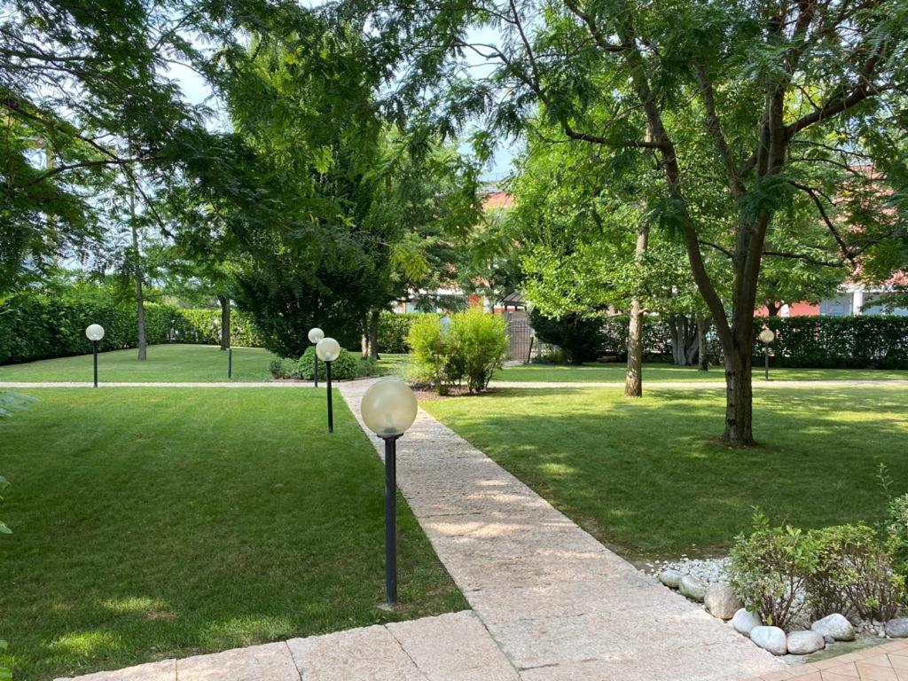 Appartamento Il Faro Con Giardino In Residence Con Piscina Desenzano del Garda Eksteriør billede